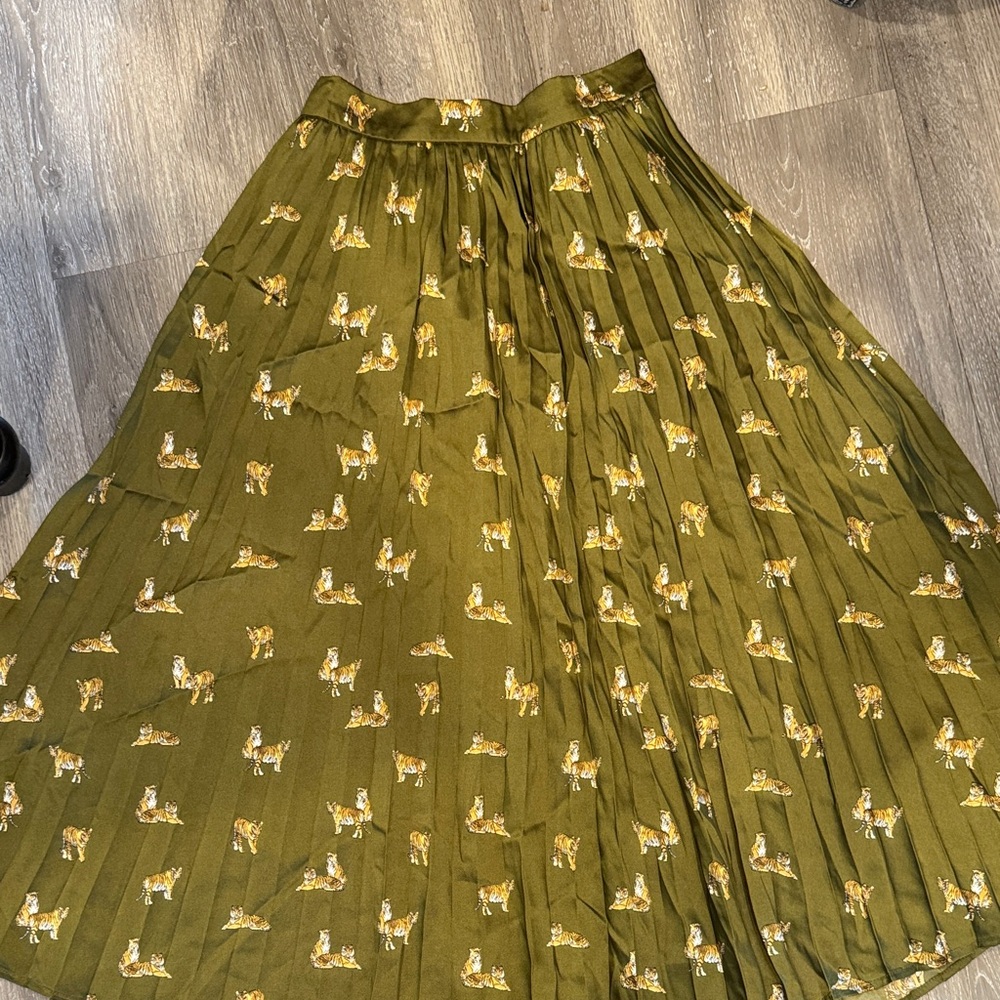 Zara Green Satin Pleated A-Line Skirt with Animal Print
